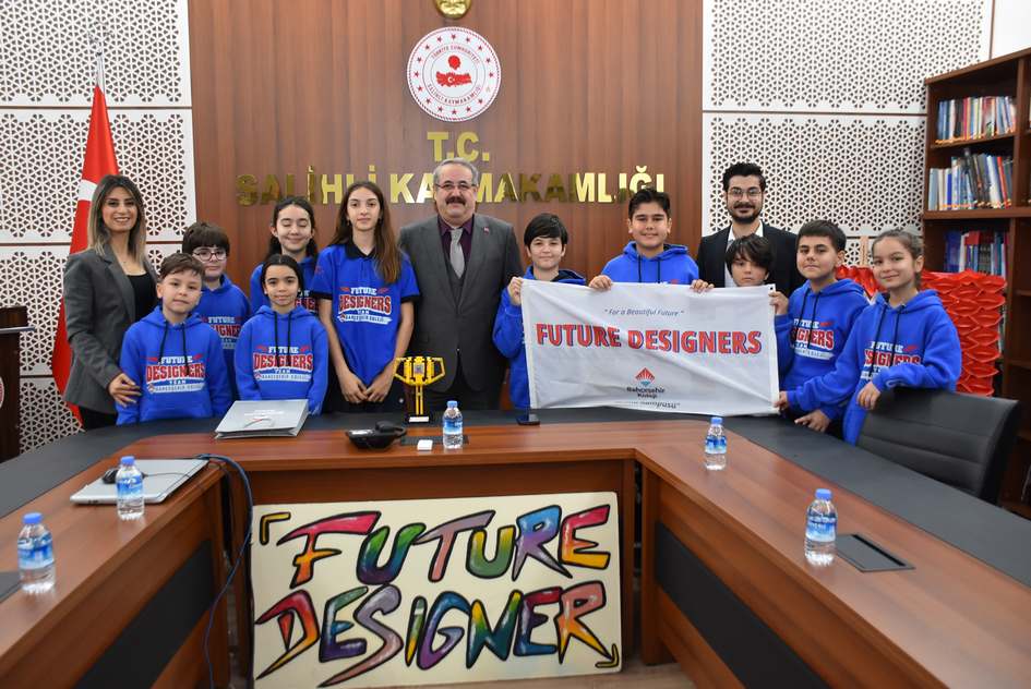 Bahçeşehir Koleji Future Designers Robotik Takımı, Kaymakam SAĞLAM’ı Ziyaret Etti.