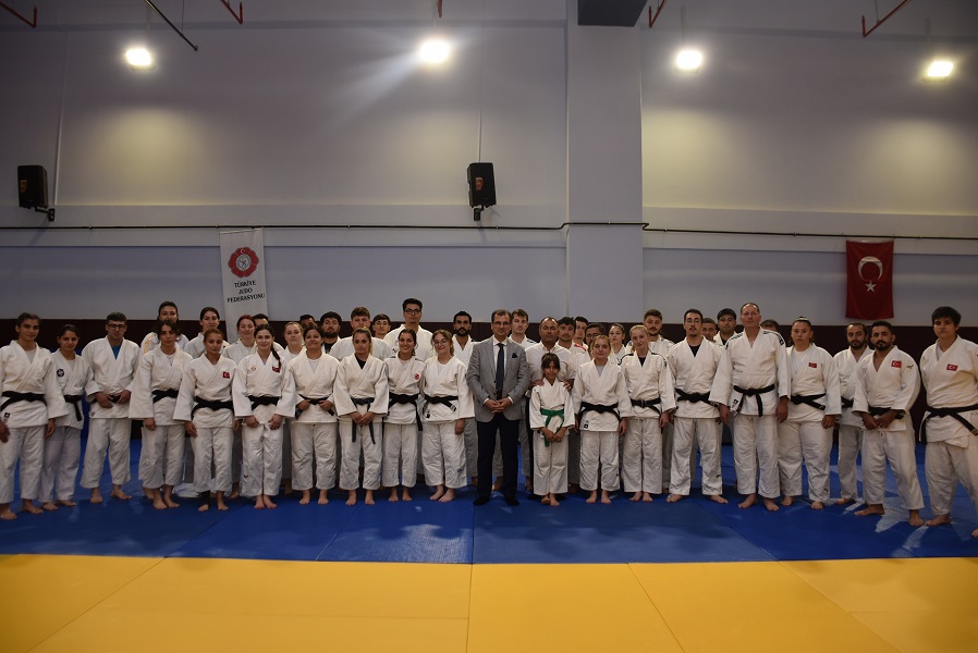 Kaymakamımız Sayın Ali GÜLDOĞAN, Judo Antrenörlüğü Kursunu Ziyaret Etti.